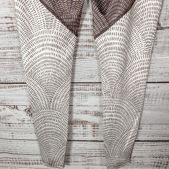 Beyond Yoga Lux High Waisted Angled Midi Legging, EUC, Medium, MSRP $88 - Picture 6 of 11